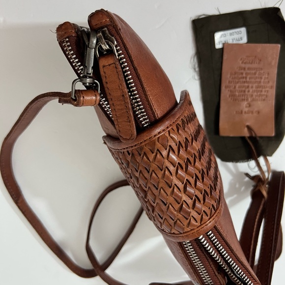 VILENCA HOLLAND 9 Inch Genuine Leather Crossbody Bag – Adjustable Strap, Multiple Compartments For Women (Black/Tan/Chestnut)